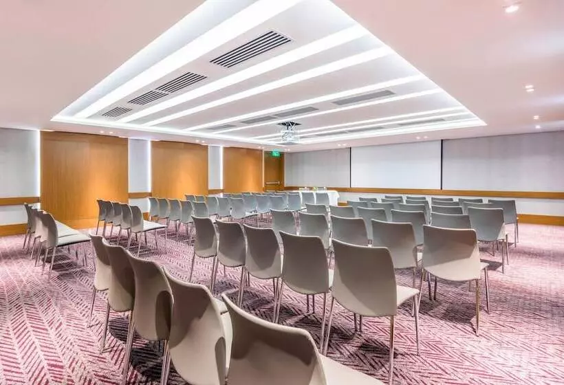 هتل Courtyard By Marriott Bogota Airport