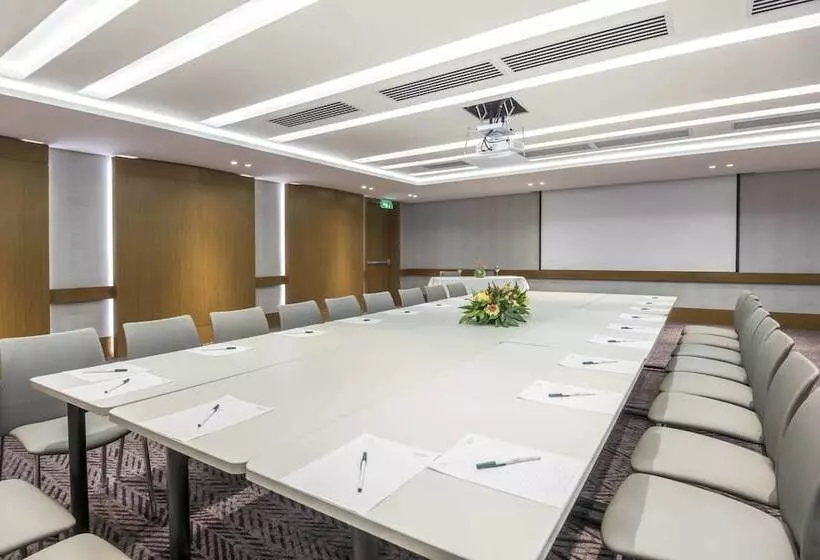 هتل Courtyard By Marriott Bogota Airport