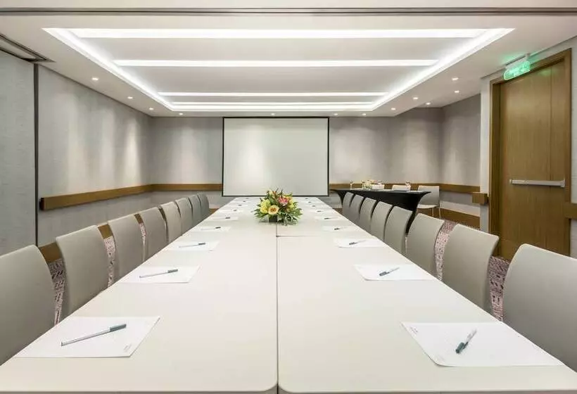 هتل Courtyard By Marriott Bogota Airport