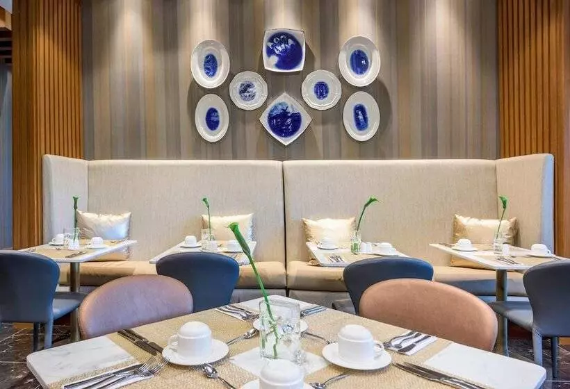 هتل Courtyard By Marriott Bogota Airport