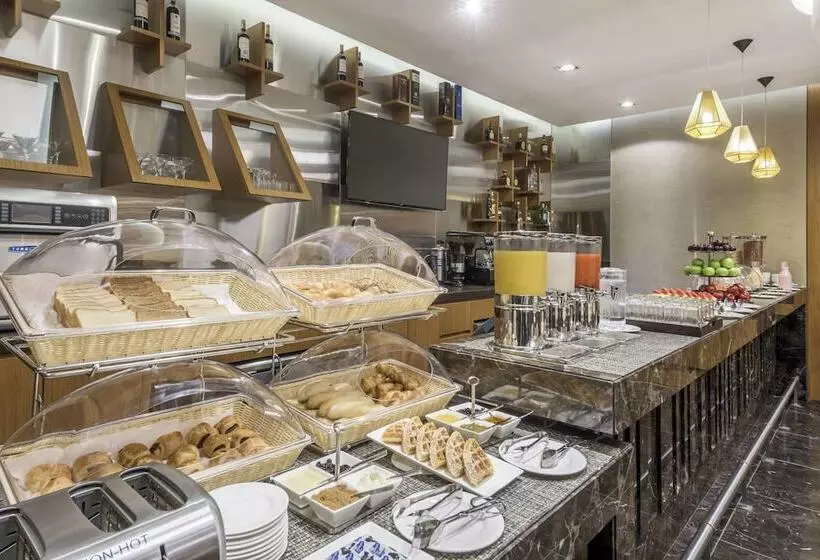 هتل Courtyard By Marriott Bogota Airport