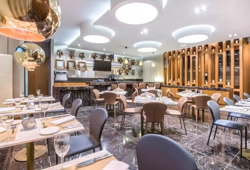 هتل Courtyard By Marriott Bogota Airport