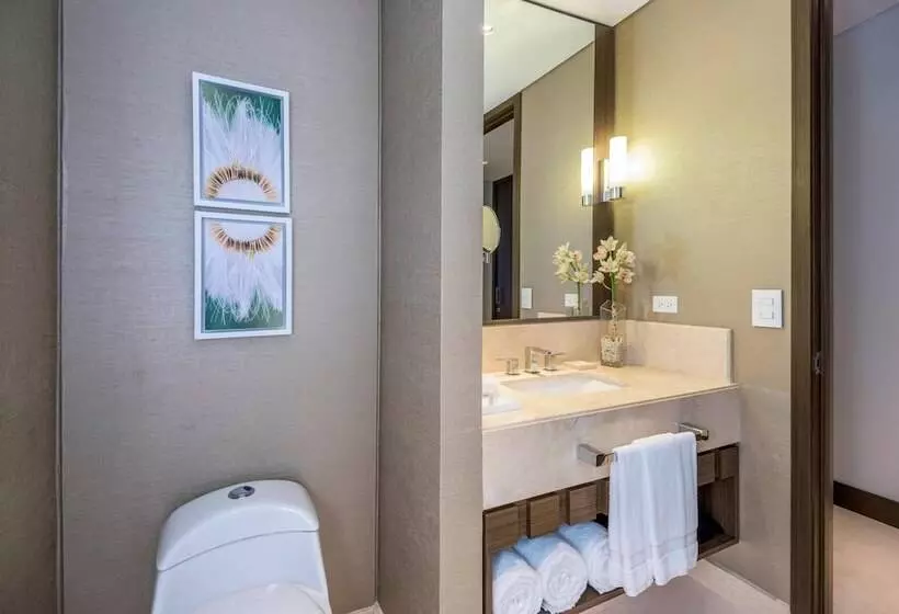 هتل Courtyard By Marriott Bogota Airport