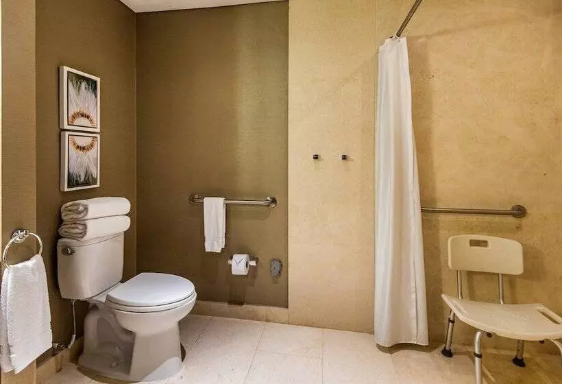 هتل Courtyard By Marriott Bogota Airport