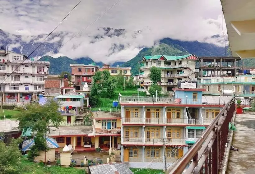 هتل Snow Crest Inn