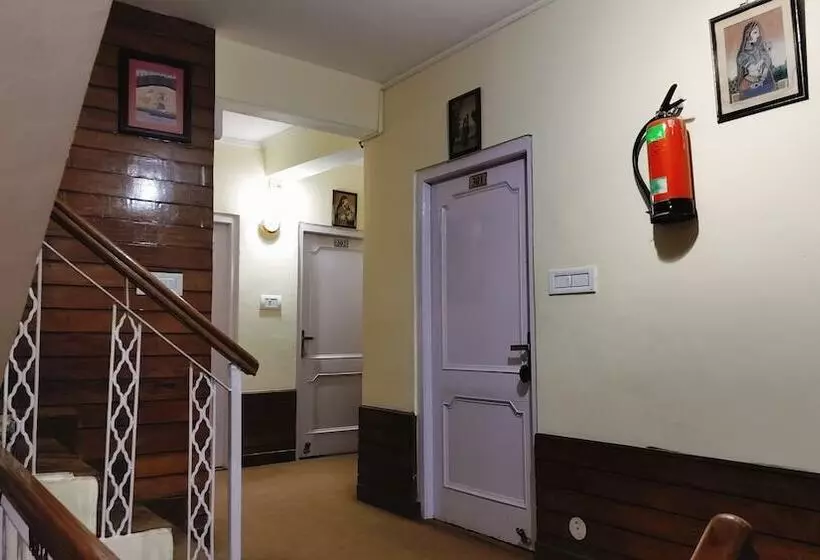 هتل Snow Crest Inn