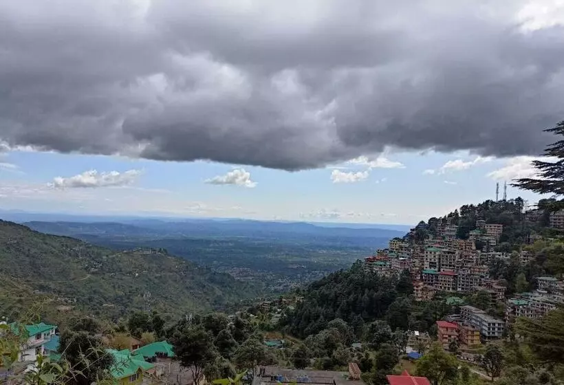 هتل Snow Crest Inn