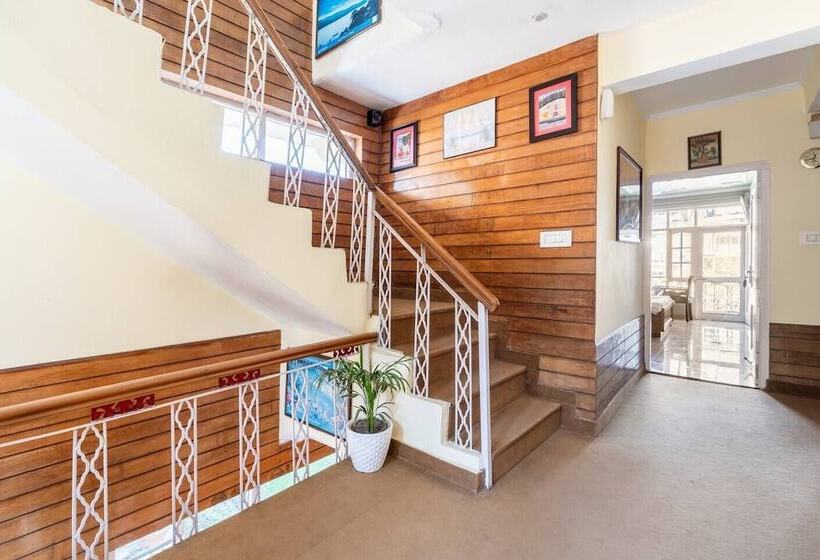 فندق Snow Crest Inn