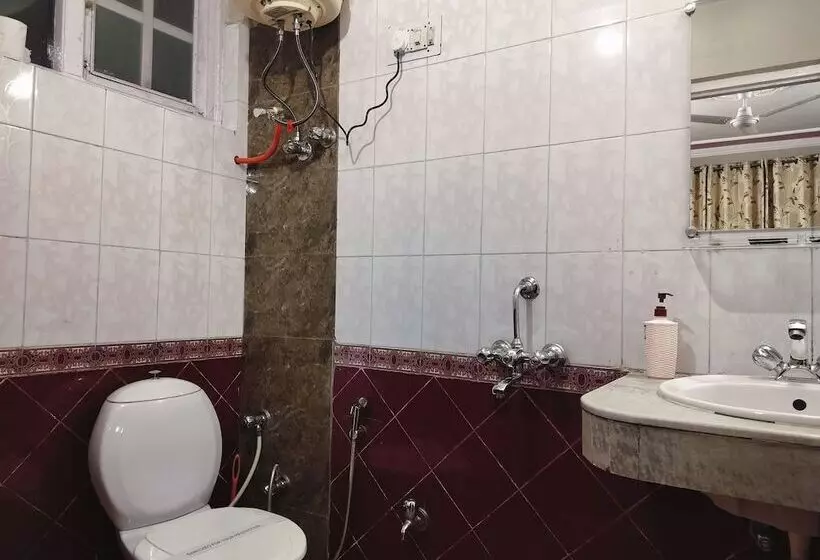 هتل Snow Crest Inn