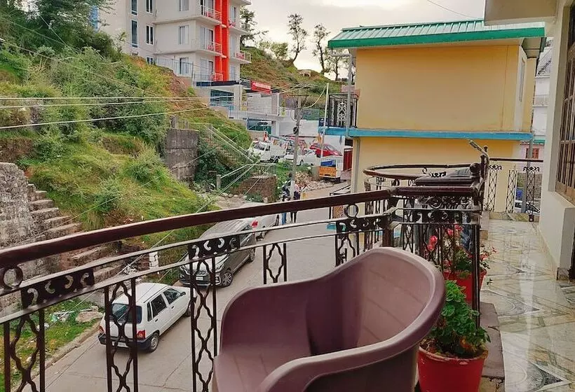 هتل Snow Crest Inn