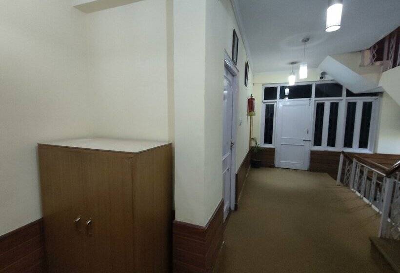 فندق Snow Crest Inn