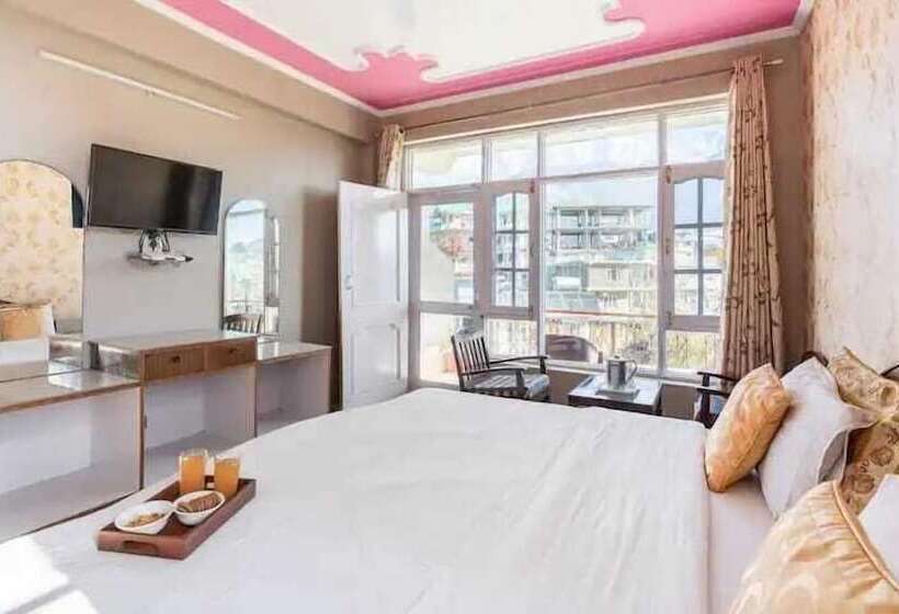 فندق Snow Crest Inn