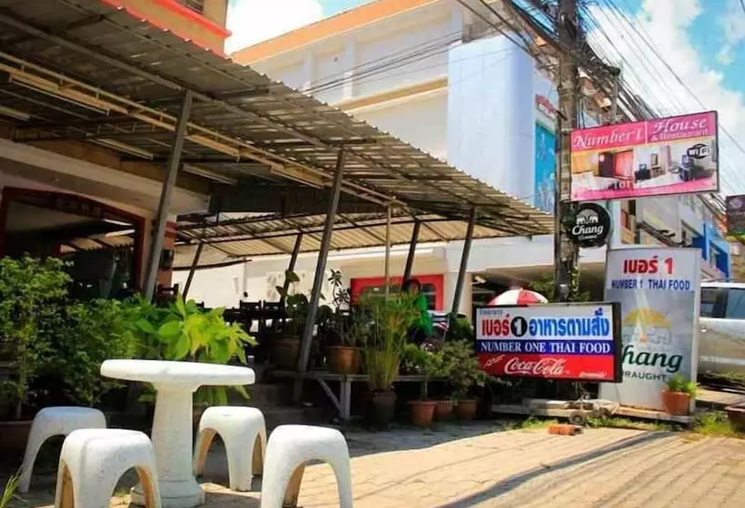 호텔 Number 1 Guesthouse & Restaurant