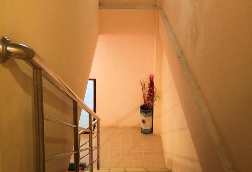 فندق Number 1 Guesthouse & Restaurant