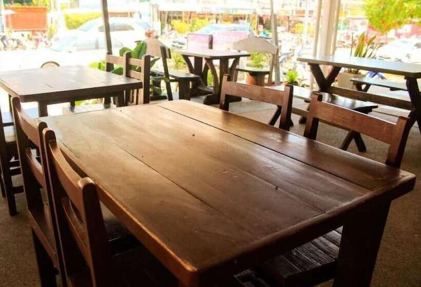 فندق Number 1 Guesthouse & Restaurant