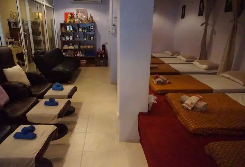 호텔 Number 1 Guesthouse & Restaurant