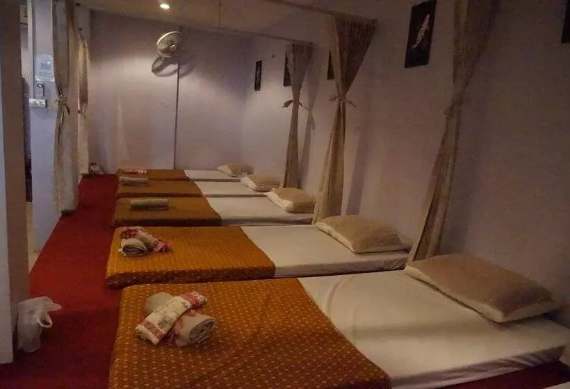 호텔 Number 1 Guesthouse & Restaurant