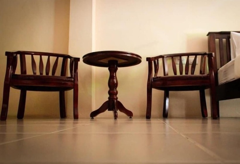 فندق Number 1 Guesthouse & Restaurant