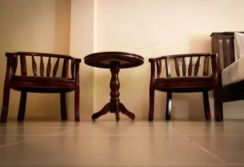 호텔 Number 1 Guesthouse & Restaurant