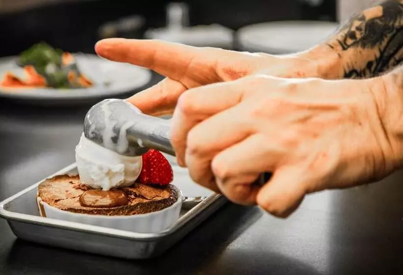 فندق ريفى Conestoga Ranch