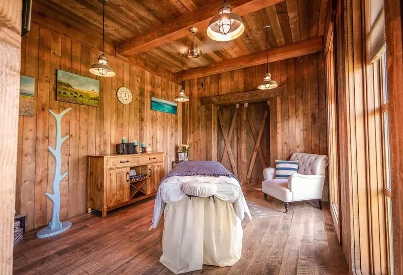 فندق ريفى Conestoga Ranch