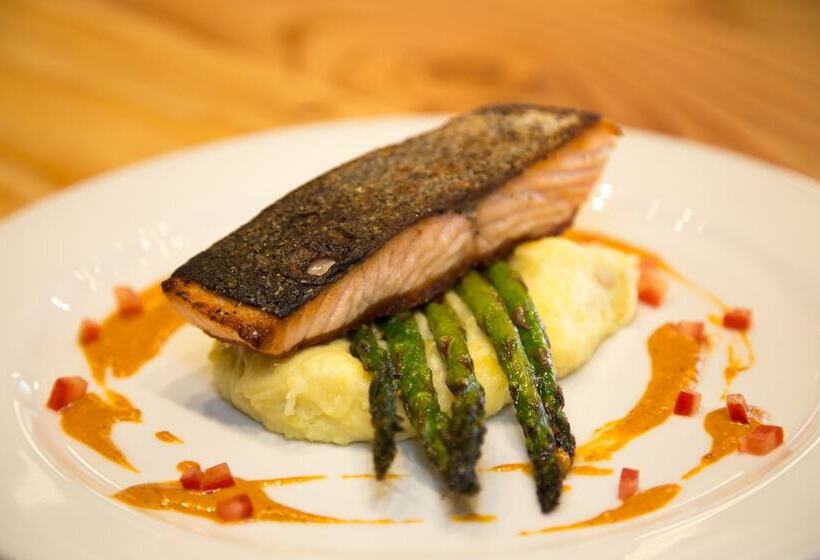 فندق ريفى Conestoga Ranch