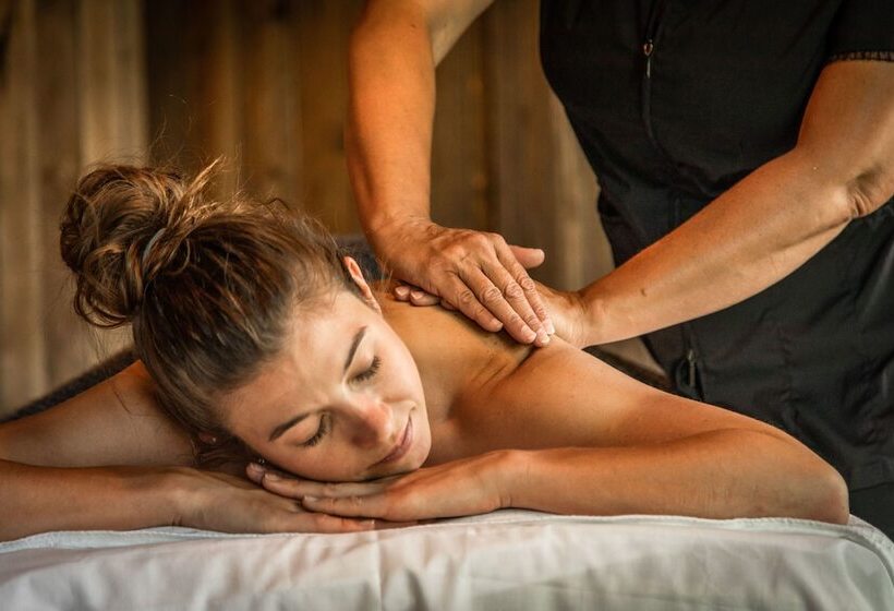 فندق ريفى Conestoga Ranch