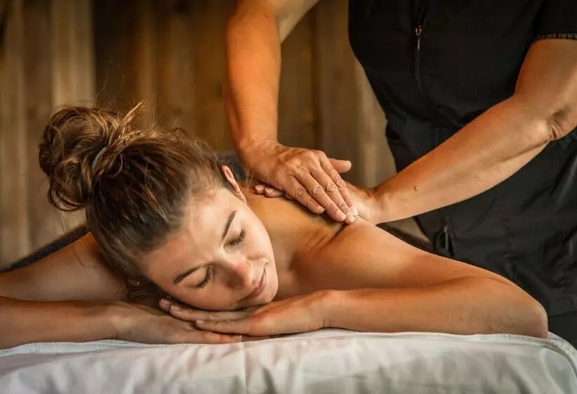 فندق ريفى Conestoga Ranch