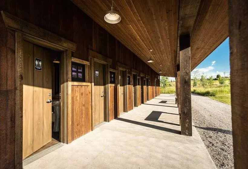 فندق ريفى Conestoga Ranch