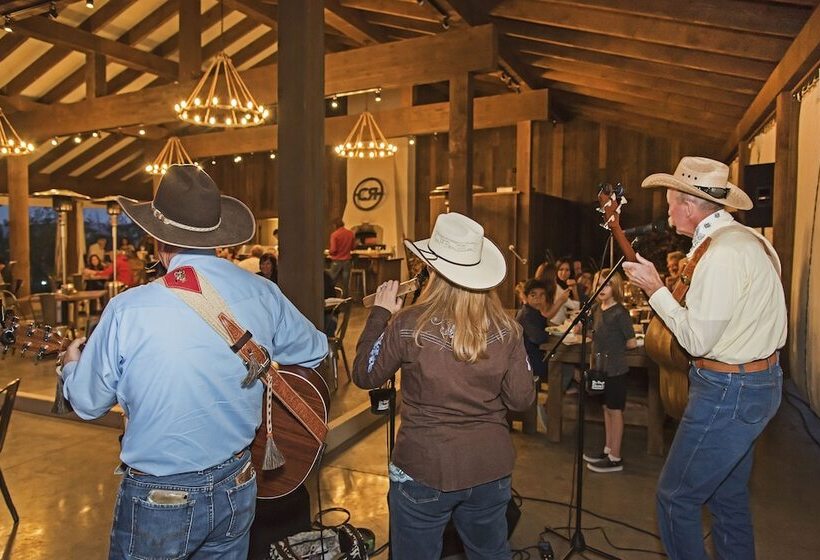 فندق ريفى Conestoga Ranch