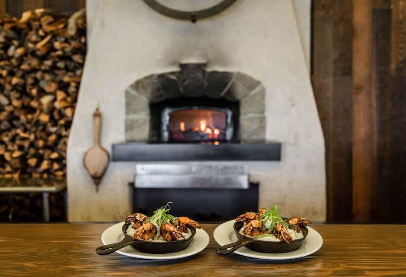 فندق ريفى Conestoga Ranch