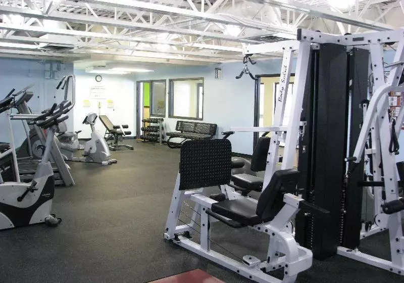 Отель Snowblaze Resort & Athletic Club