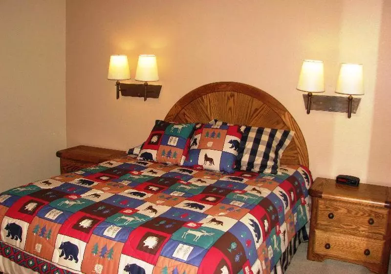 Отель Snowblaze Resort & Athletic Club