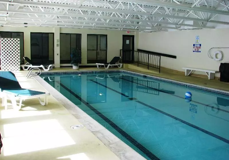 Отель Snowblaze Resort & Athletic Club