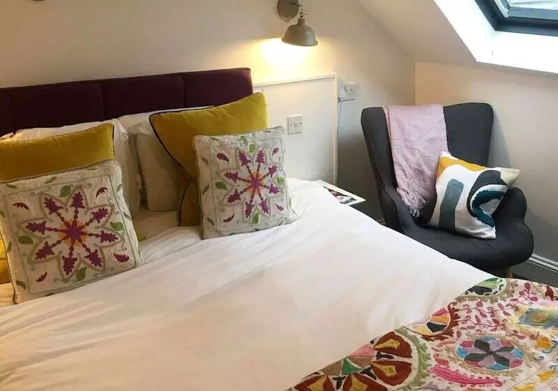 Hotel The Mousetrap Inn