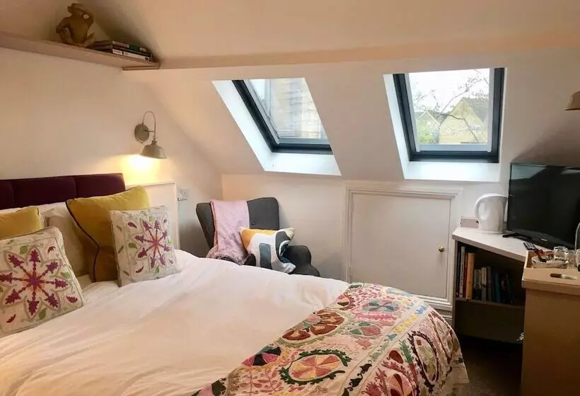 Hotel The Mousetrap Inn