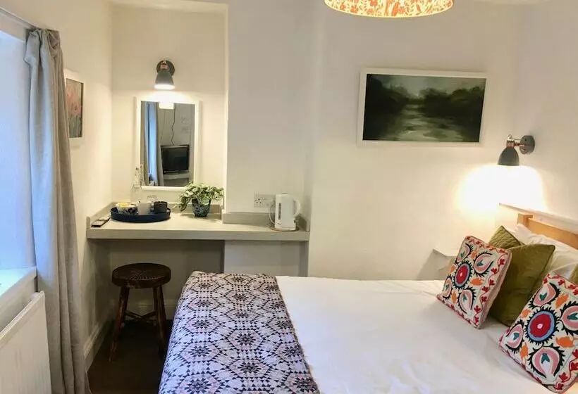 Hotel The Mousetrap Inn