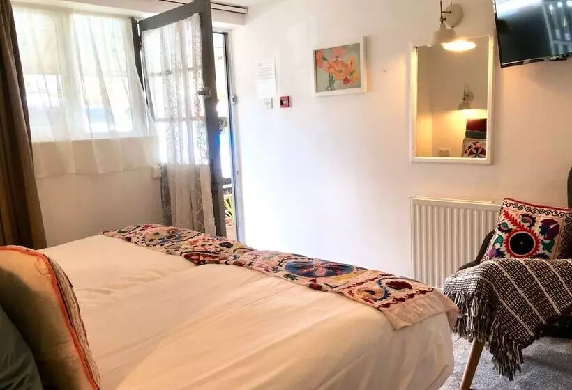 Hotel The Mousetrap Inn