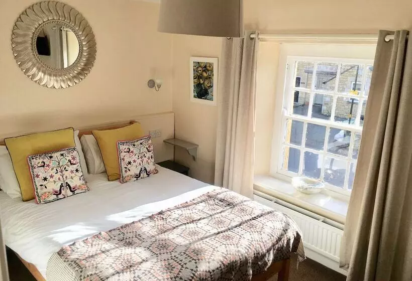 Hotel The Mousetrap Inn