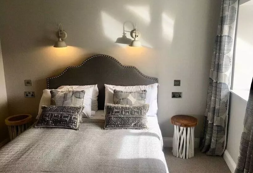 Hotel The Mousetrap Inn