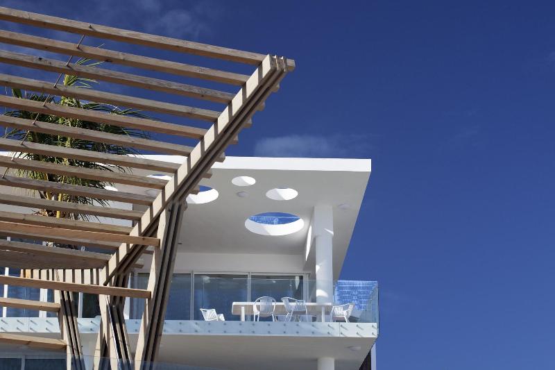 هتل Ultravioleta Boutique Residences