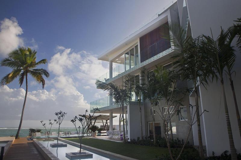 هتل Ultravioleta Boutique Residences