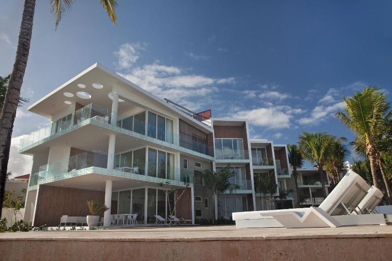 هتل Ultravioleta Boutique Residences