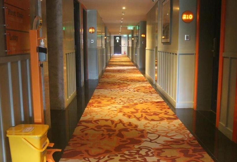 Hotel Zone By The Park, Coimbatore