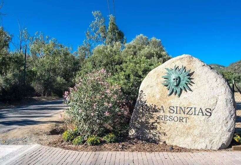 هتل Cala Sinzias Resort