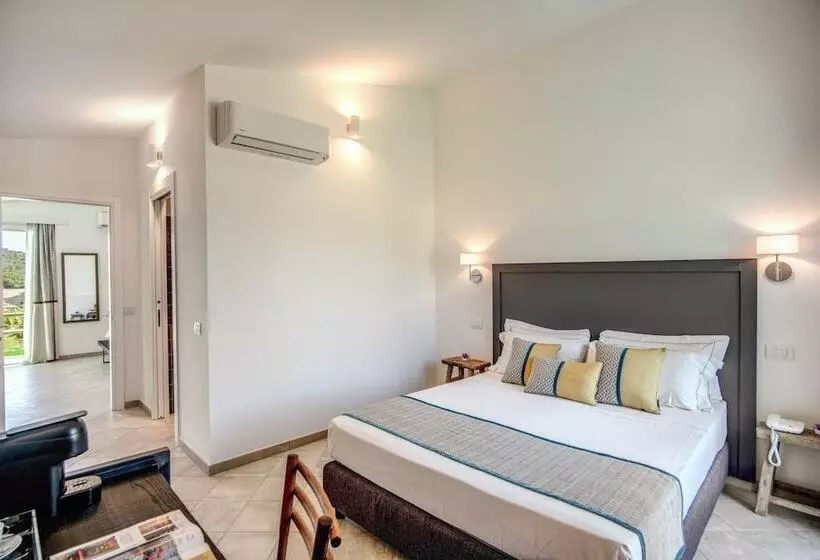 هتل Cala Sinzias Resort