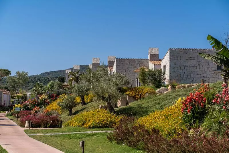 هتل Cala Sinzias Resort