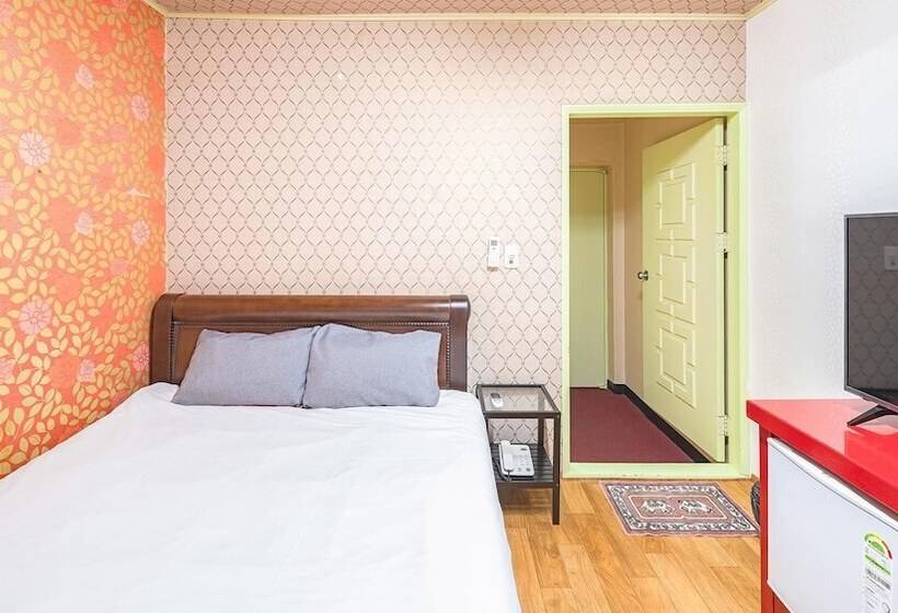 פנסיון Jeju Baekrokdam