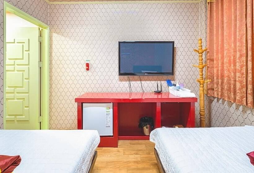 פנסיון Jeju Baekrokdam