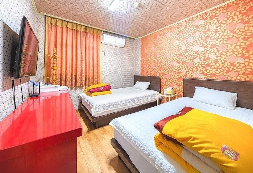 פנסיון Jeju Baekrokdam